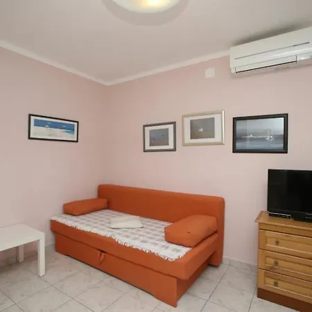 Apartment 4 *